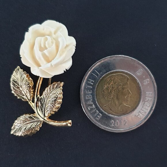 Exquisite Vintage Hand-Carved Bone White Gold Tone Rose Brooch - Picture 3 of 11